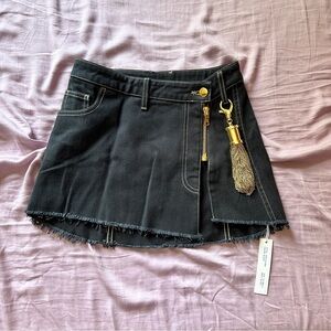 Are You Am I / AYAI Kixu Skirt in black